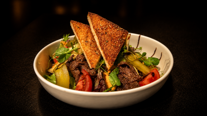 Izgara Biftekli Salata